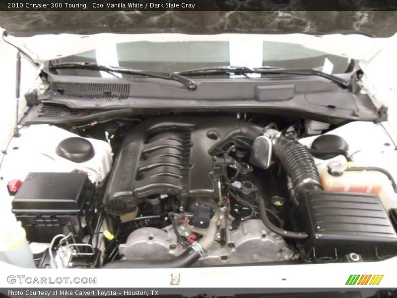 Cool Vanilla White / Dark Slate Gray 2010 Chrysler 300 Touring