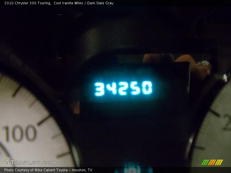 Cool Vanilla White / Dark Slate Gray 2010 Chrysler 300 Touring