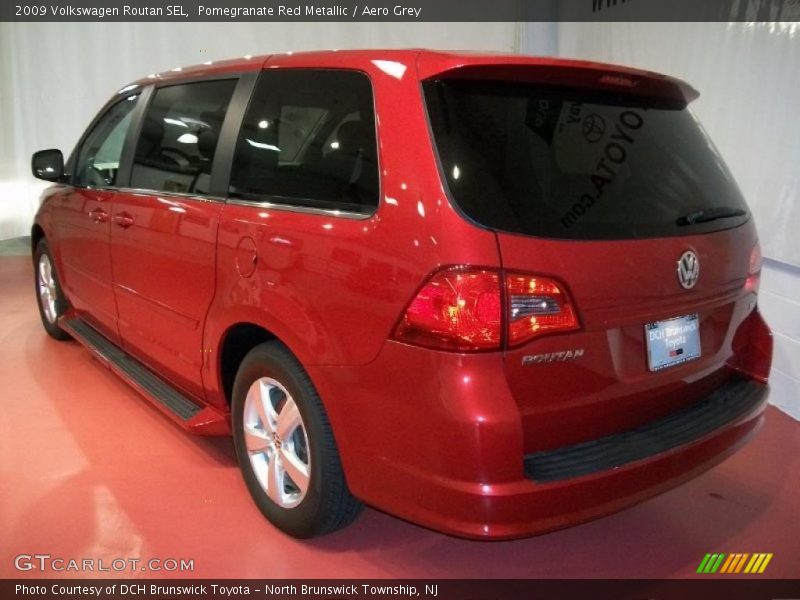 Pomegranate Red Metallic / Aero Grey 2009 Volkswagen Routan SEL