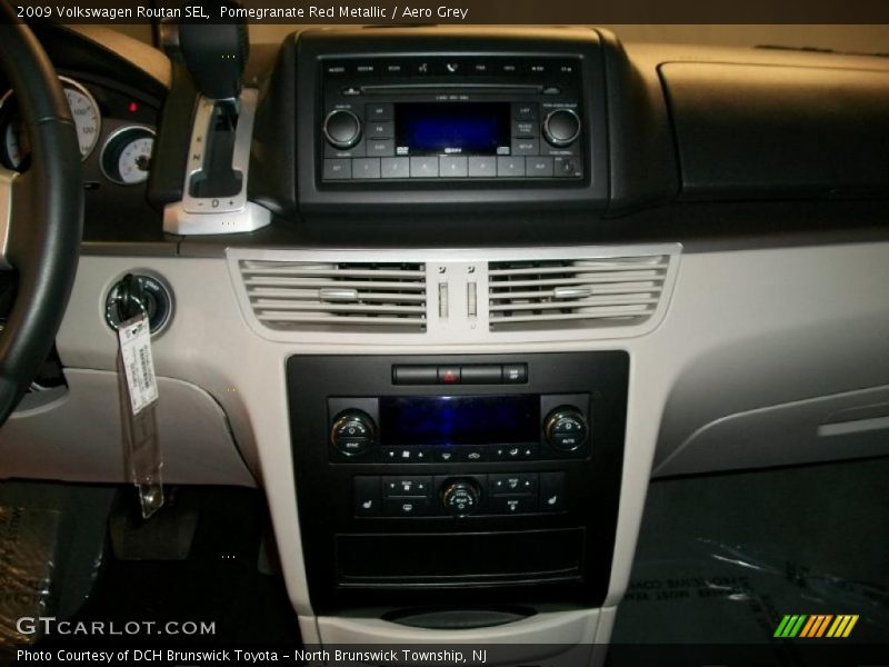 Pomegranate Red Metallic / Aero Grey 2009 Volkswagen Routan SEL
