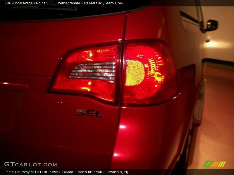 Pomegranate Red Metallic / Aero Grey 2009 Volkswagen Routan SEL