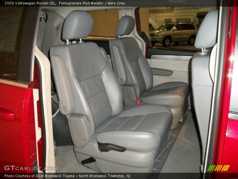 Pomegranate Red Metallic / Aero Grey 2009 Volkswagen Routan SEL