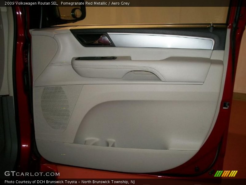 Pomegranate Red Metallic / Aero Grey 2009 Volkswagen Routan SEL