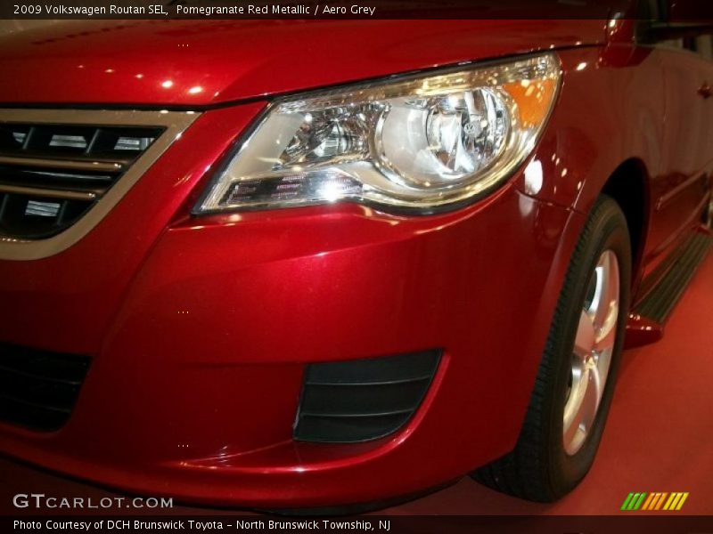 Pomegranate Red Metallic / Aero Grey 2009 Volkswagen Routan SEL