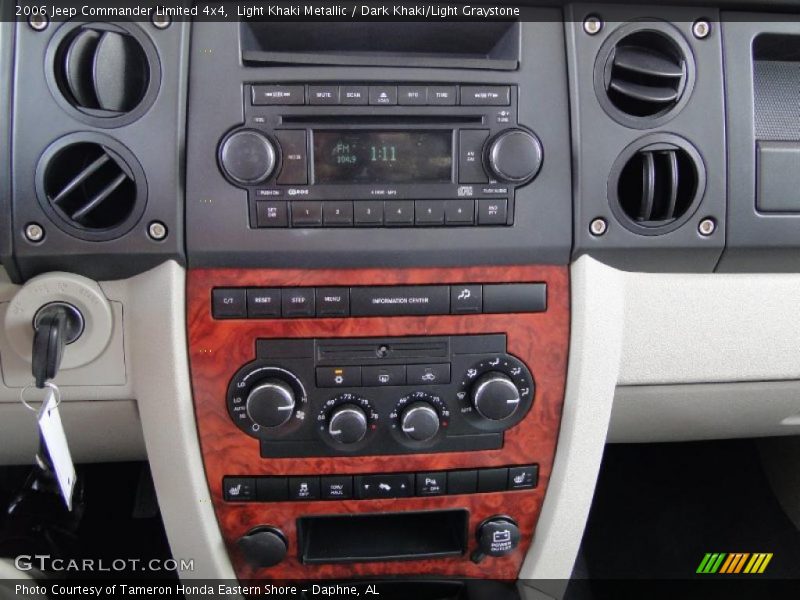 Light Khaki Metallic / Dark Khaki/Light Graystone 2006 Jeep Commander Limited 4x4