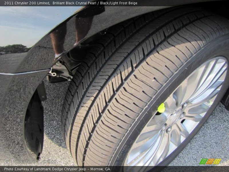 Brilliant Black Crystal Pearl / Black/Light Frost Beige 2011 Chrysler 200 Limited