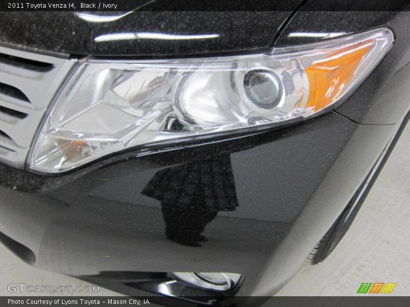 Black / Ivory 2011 Toyota Venza I4