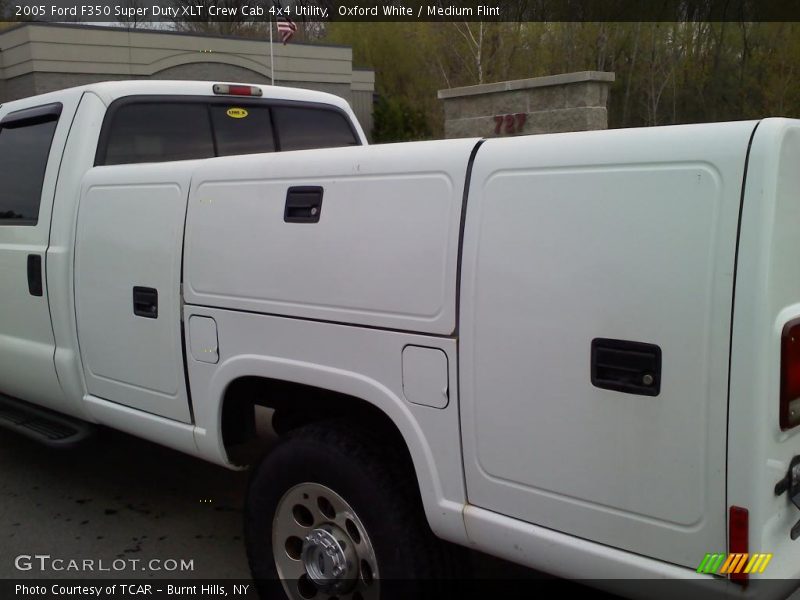Oxford White / Medium Flint 2005 Ford F350 Super Duty XLT Crew Cab 4x4 Utility