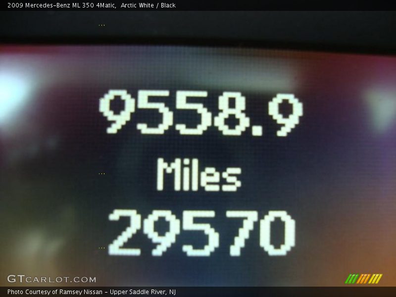 Arctic White / Black 2009 Mercedes-Benz ML 350 4Matic