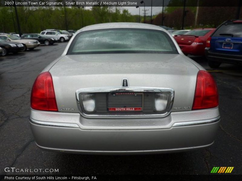 Silver Birch Metallic / Medium Light Stone 2007 Lincoln Town Car Signature