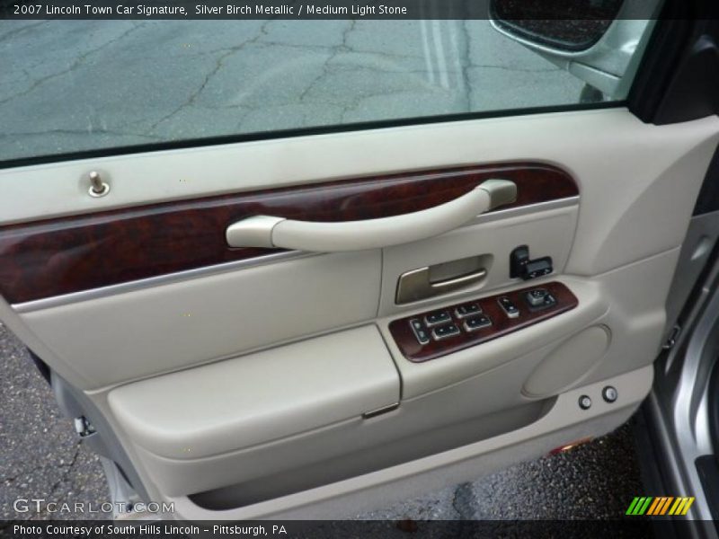 Silver Birch Metallic / Medium Light Stone 2007 Lincoln Town Car Signature