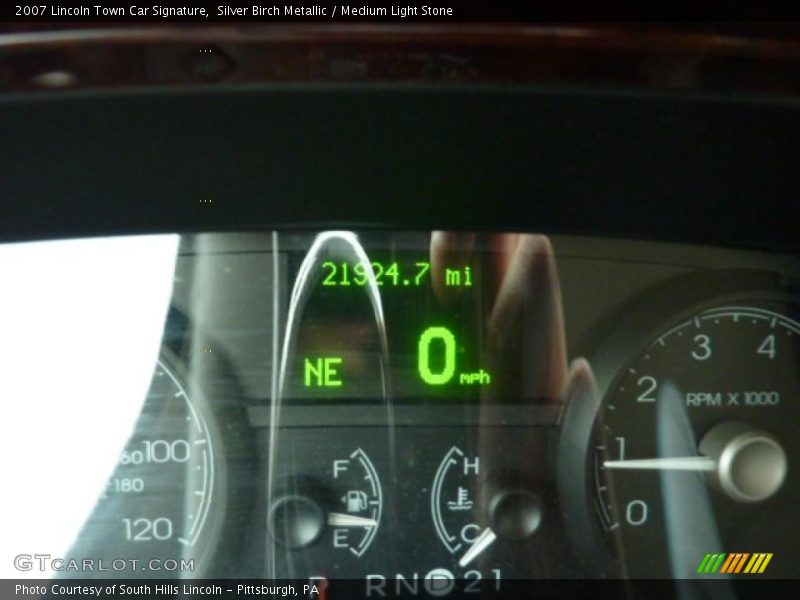 Silver Birch Metallic / Medium Light Stone 2007 Lincoln Town Car Signature