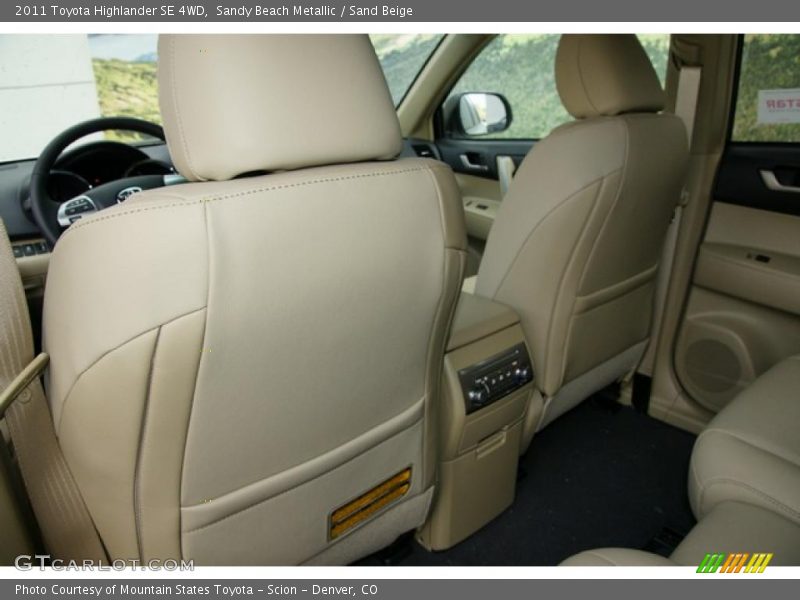 Sandy Beach Metallic / Sand Beige 2011 Toyota Highlander SE 4WD
