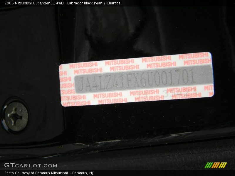 Labrador Black Pearl / Charcoal 2006 Mitsubishi Outlander SE 4WD