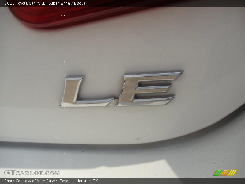 Super White / Bisque 2011 Toyota Camry LE