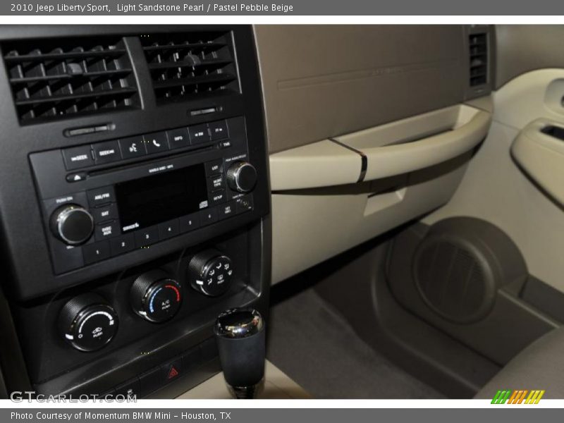 Light Sandstone Pearl / Pastel Pebble Beige 2010 Jeep Liberty Sport