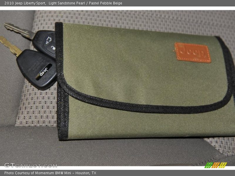 Light Sandstone Pearl / Pastel Pebble Beige 2010 Jeep Liberty Sport
