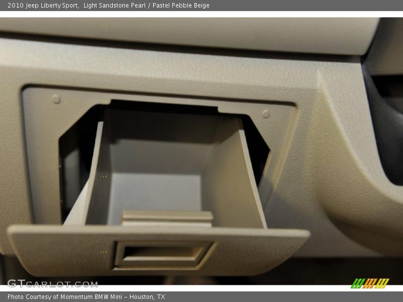 Light Sandstone Pearl / Pastel Pebble Beige 2010 Jeep Liberty Sport