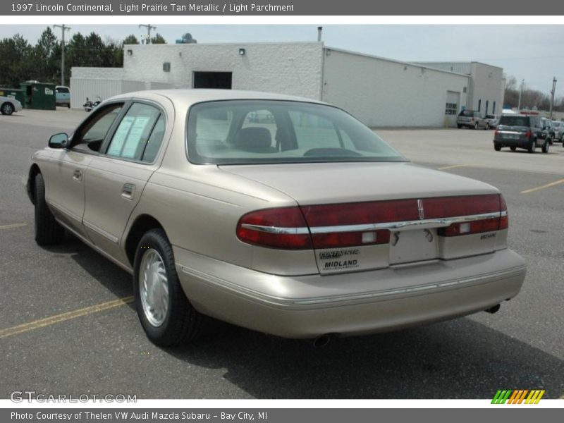 Light Prairie Tan Metallic / Light Parchment 1997 Lincoln Continental