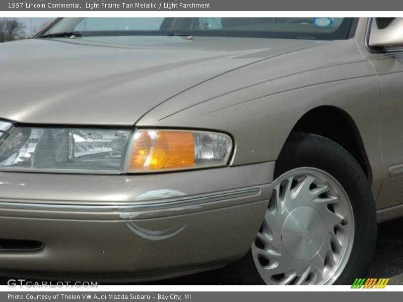 Light Prairie Tan Metallic / Light Parchment 1997 Lincoln Continental