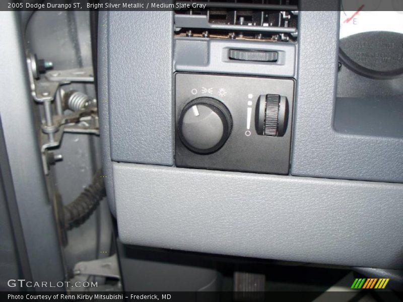 Bright Silver Metallic / Medium Slate Gray 2005 Dodge Durango ST