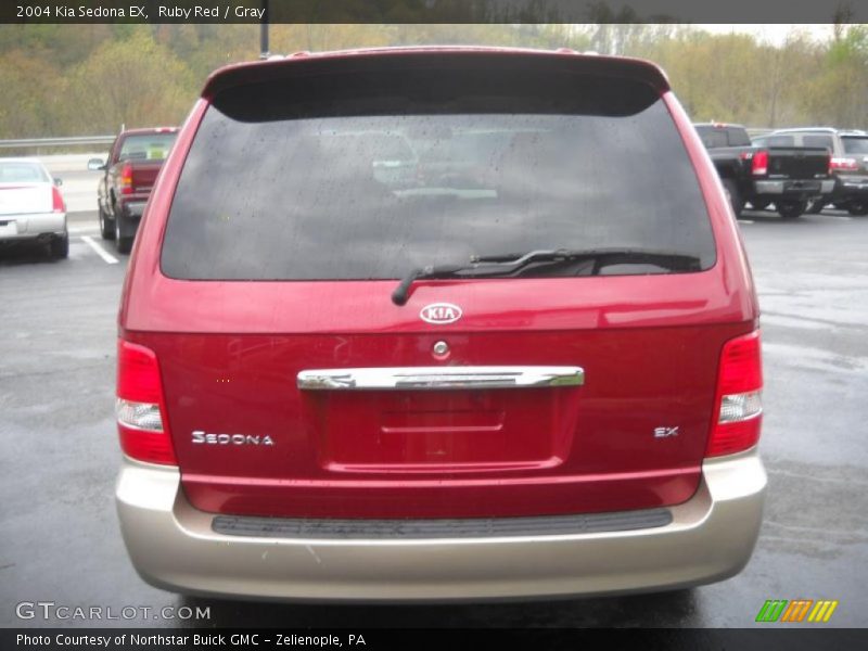 Ruby Red / Gray 2004 Kia Sedona EX