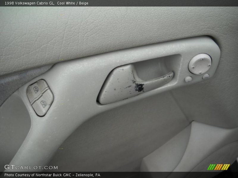 Cool White / Beige 1998 Volkswagen Cabrio GL