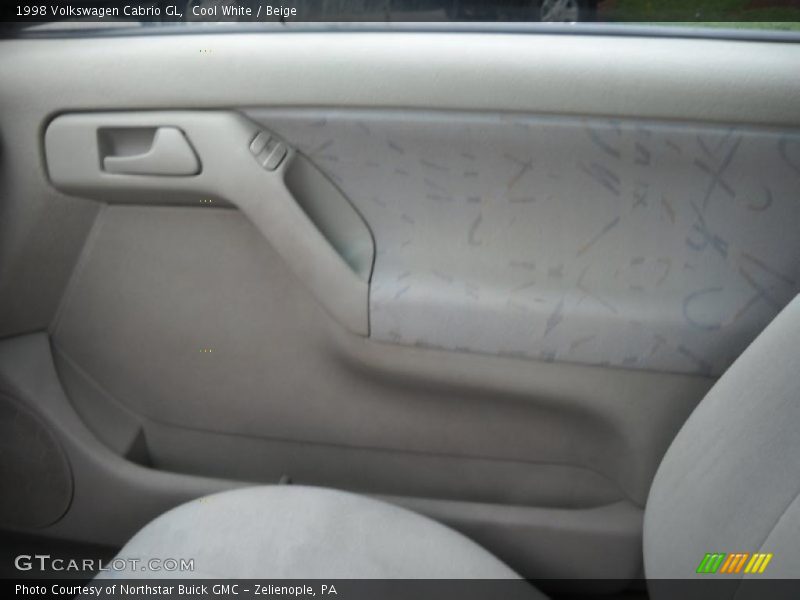 Cool White / Beige 1998 Volkswagen Cabrio GL