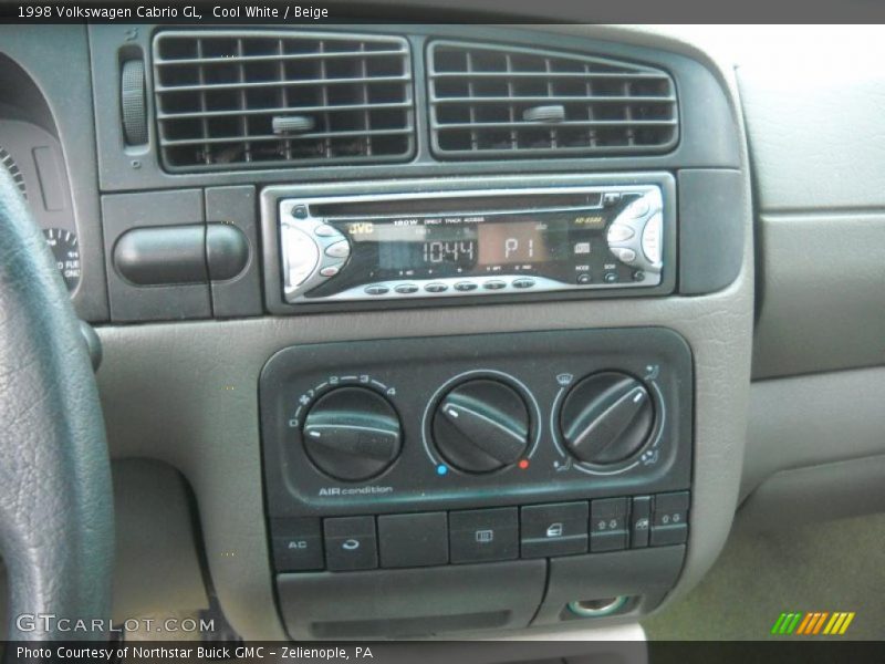 Cool White / Beige 1998 Volkswagen Cabrio GL