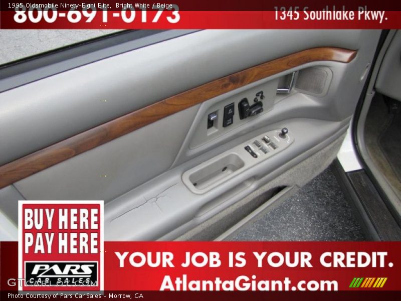 Bright White / Beige 1995 Oldsmobile Ninety-Eight Elite