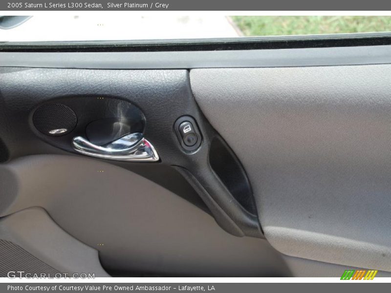 Silver Platinum / Grey 2005 Saturn L Series L300 Sedan
