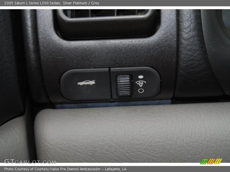 Silver Platinum / Grey 2005 Saturn L Series L300 Sedan