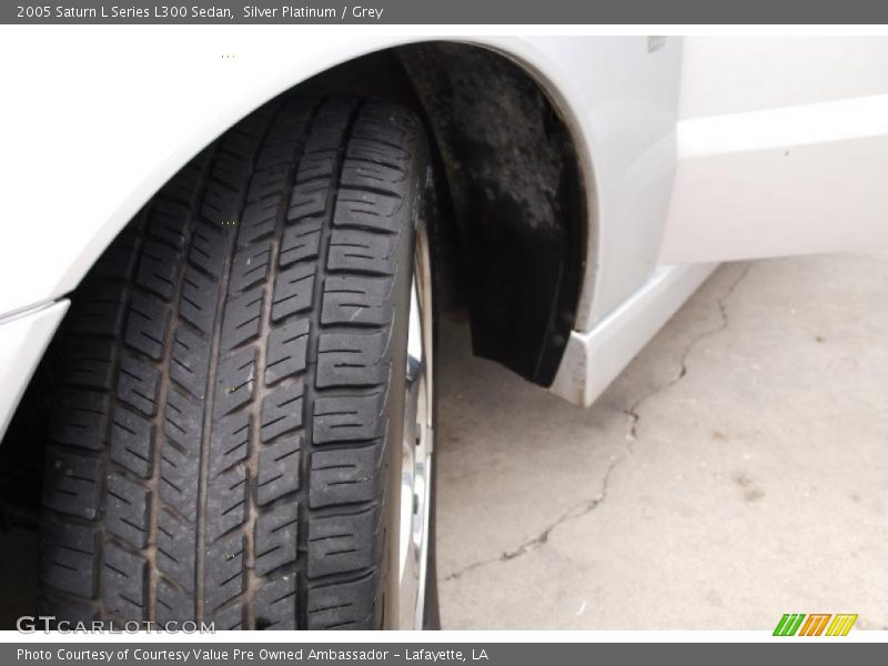 Silver Platinum / Grey 2005 Saturn L Series L300 Sedan
