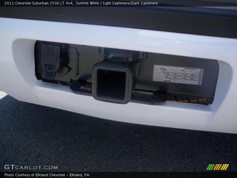 Summit White / Light Cashmere/Dark Cashmere 2011 Chevrolet Suburban 2500 LT 4x4
