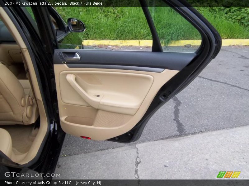 Door Panel of 2007 Jetta 2.5 Sedan