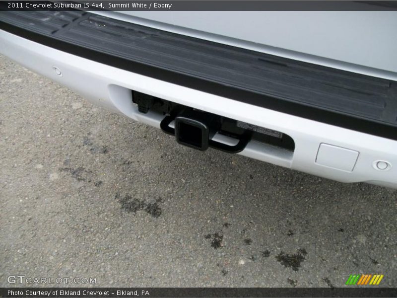 Summit White / Ebony 2011 Chevrolet Suburban LS 4x4