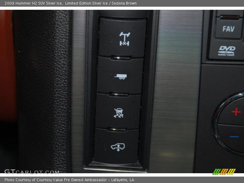 Controls of 2009 H2 SUV Silver Ice
