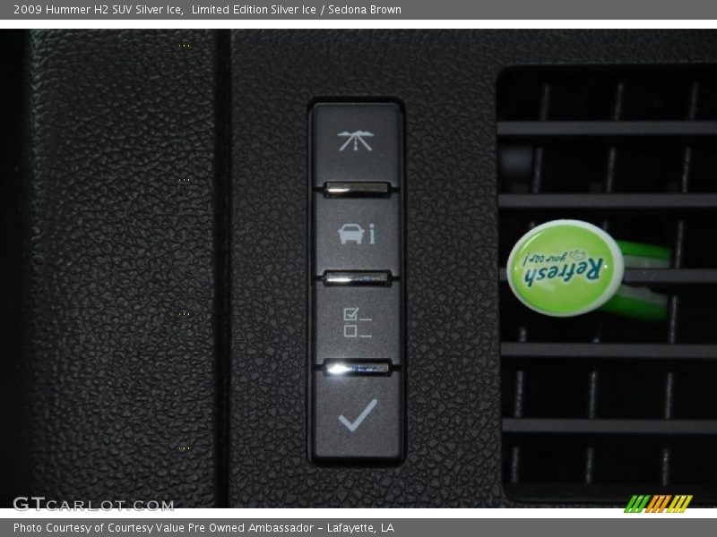 Controls of 2009 H2 SUV Silver Ice