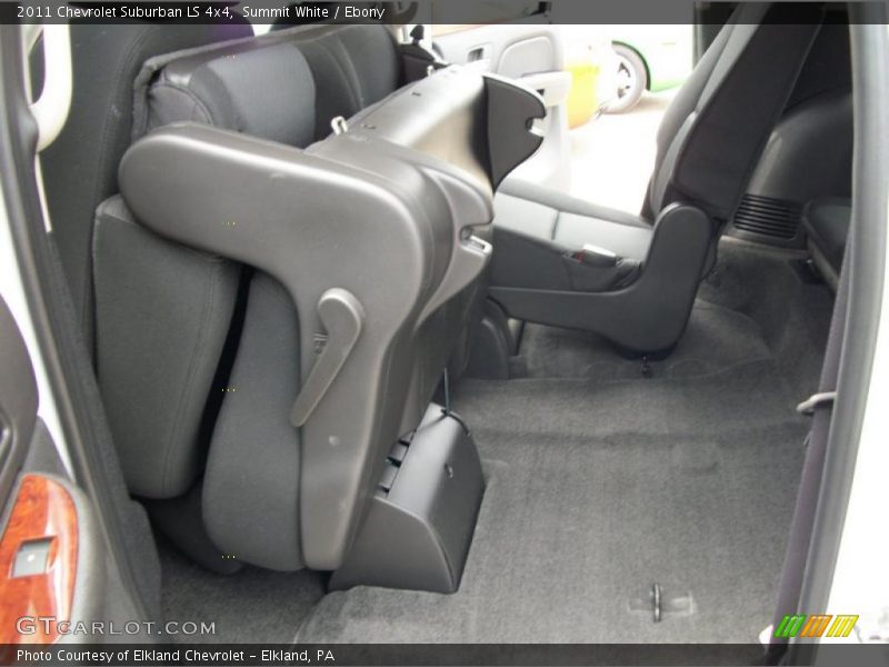 Summit White / Ebony 2011 Chevrolet Suburban LS 4x4