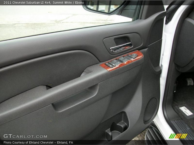 Summit White / Ebony 2011 Chevrolet Suburban LS 4x4