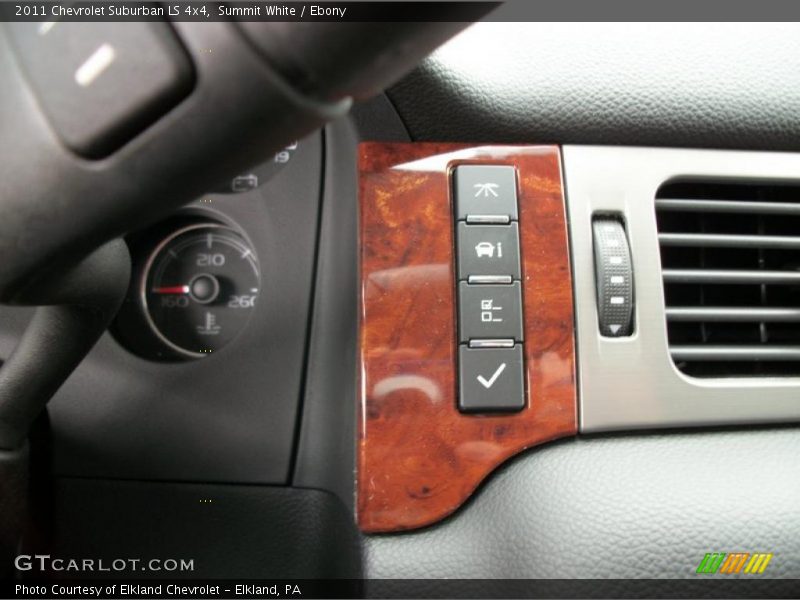 Summit White / Ebony 2011 Chevrolet Suburban LS 4x4