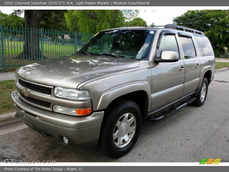 Front 3/4 View of 2002 Suburban 1500 Z71 4x4