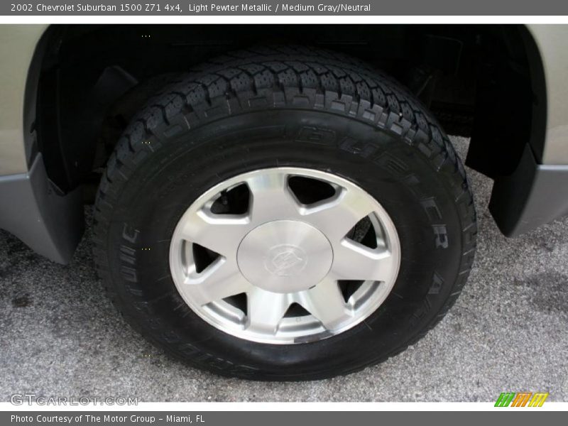Light Pewter Metallic / Medium Gray/Neutral 2002 Chevrolet Suburban 1500 Z71 4x4