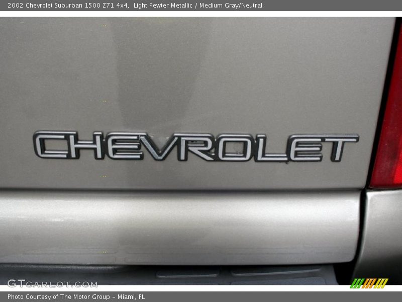 Light Pewter Metallic / Medium Gray/Neutral 2002 Chevrolet Suburban 1500 Z71 4x4