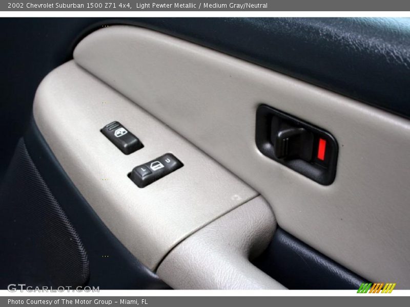 Light Pewter Metallic / Medium Gray/Neutral 2002 Chevrolet Suburban 1500 Z71 4x4