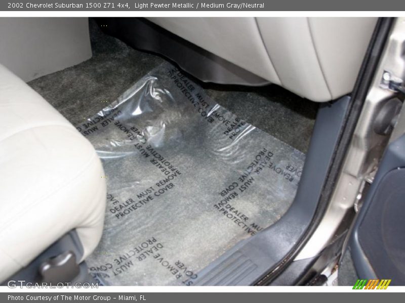 Light Pewter Metallic / Medium Gray/Neutral 2002 Chevrolet Suburban 1500 Z71 4x4