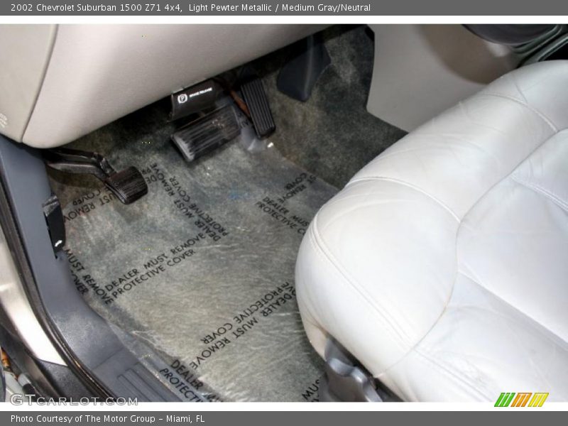 Light Pewter Metallic / Medium Gray/Neutral 2002 Chevrolet Suburban 1500 Z71 4x4