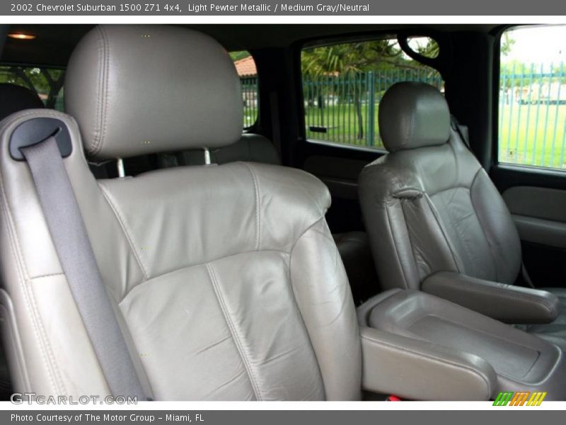 Light Pewter Metallic / Medium Gray/Neutral 2002 Chevrolet Suburban 1500 Z71 4x4