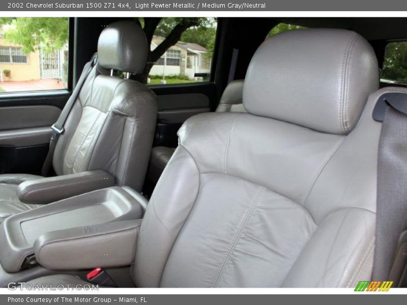 Light Pewter Metallic / Medium Gray/Neutral 2002 Chevrolet Suburban 1500 Z71 4x4