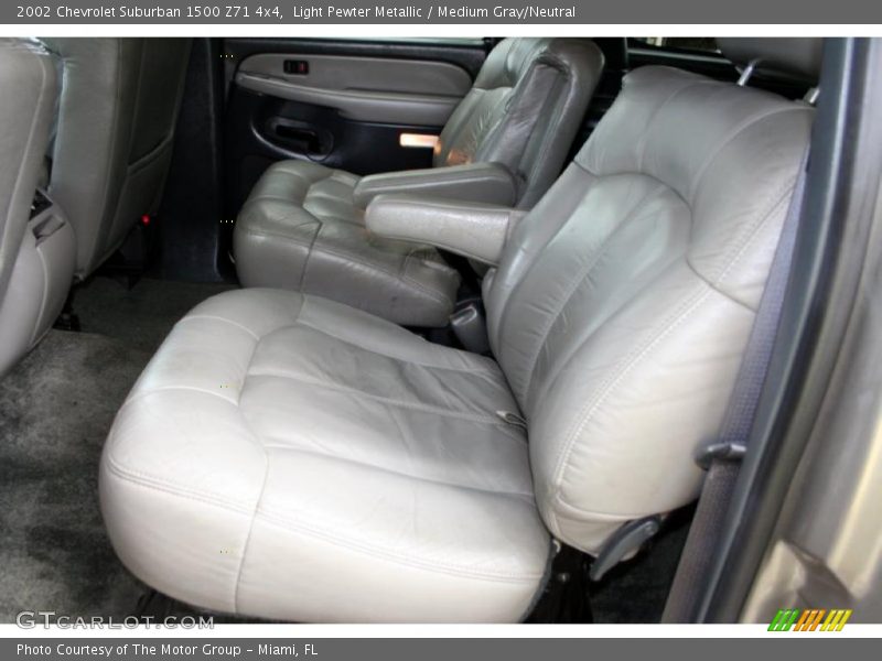 Light Pewter Metallic / Medium Gray/Neutral 2002 Chevrolet Suburban 1500 Z71 4x4